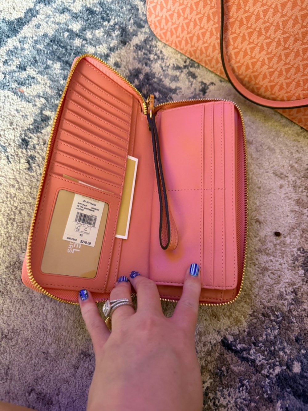Michael kors purse and wallet - Picture 2 of 7